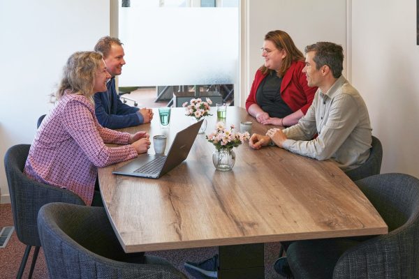 Het team van Conscribo aan tafel